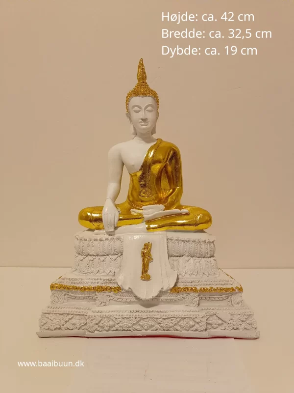 bb100007 siddende buddha hvid med guldfarve bb100007 siddende buddha hvid med guldfarve