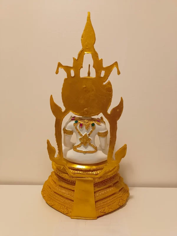bb100010 siddende buddha gylden med røde sten