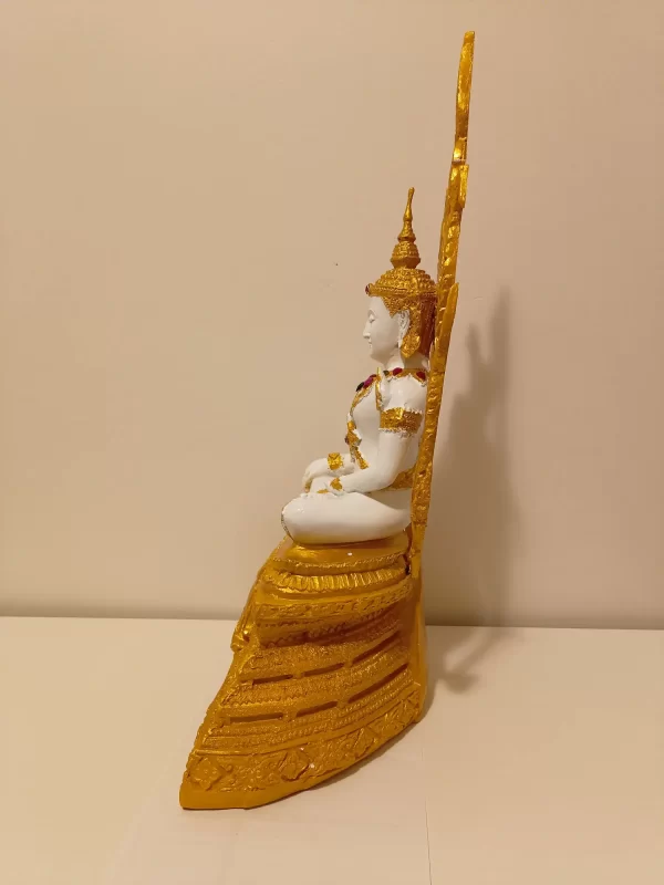 bb100010 siddende buddha gylden med røde sten