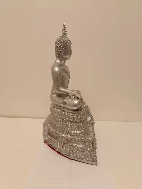 bb100013 sølvfarvet siddende buddha bb100013 sølvfarvet siddende buddha