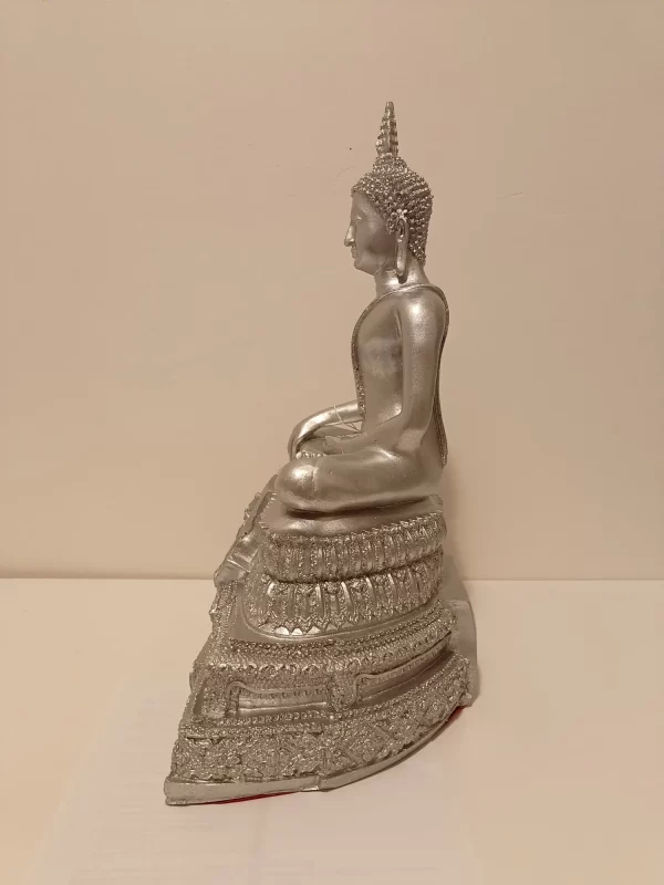 bb100013 sølvfarvet siddende buddha bb100013 sølvfarvet siddende buddha