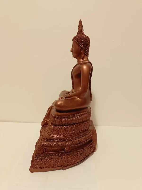 bb100016 gylden siddende buddha