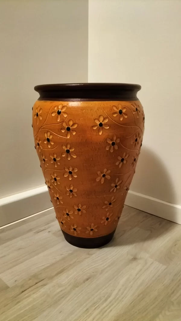 bb100040 gulvvase med blomstermotiv fra siden