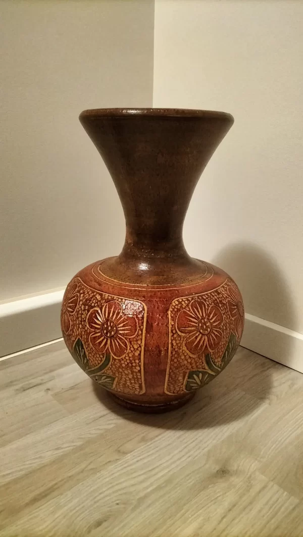 bb100059 Keramikvase med høj hals og blomstermotiv bb100059 Keramikvase med høj hals og blomstermotiv