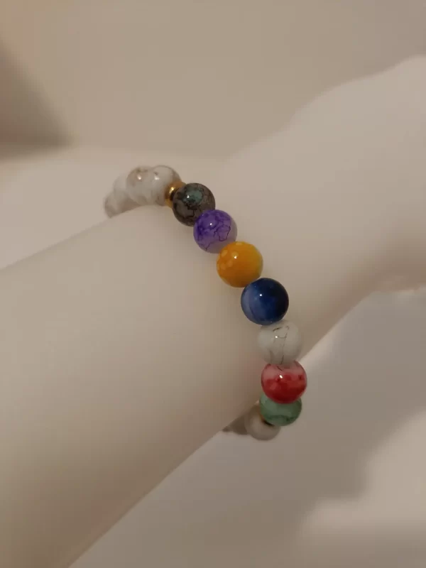 bb100133 Armbånd med farvede sten 8mm