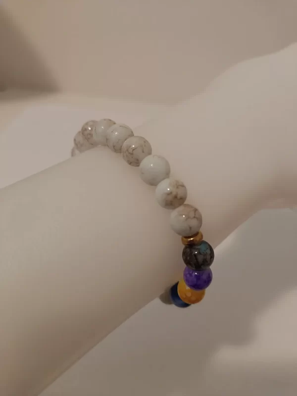 bb100133 Armbånd med farvede sten 8mm
