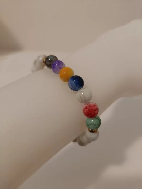 bb100133 Armbånd med farvede sten 8mm