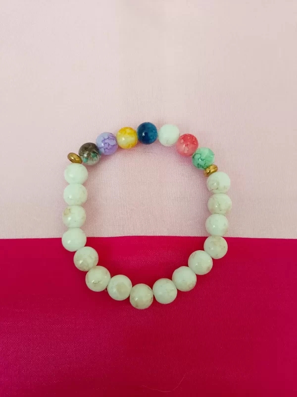 bb100133 Armbånd med farvede sten 8mm